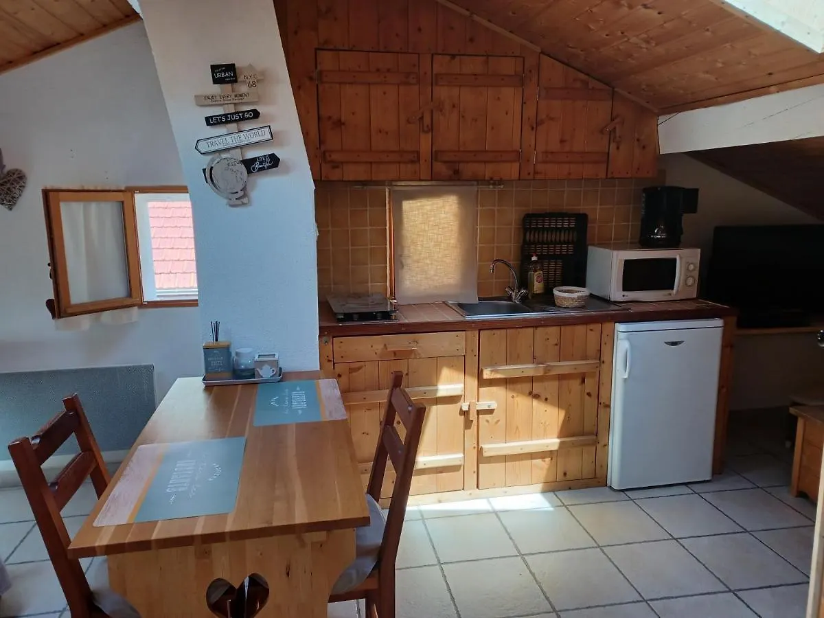 Appartement STUDIO SAPEY, GARAGE pour motards et cyclistes, gare a 800m Fourneaux  France
