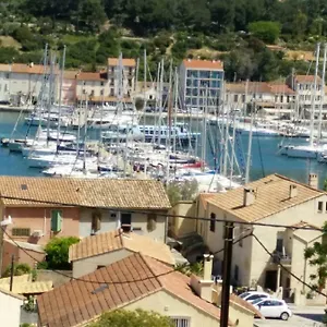 Très Bel T2 De 65 M2 Avec Terrasse Vue Sur Port. Appartement Saint-Mandrier-sur-Mer